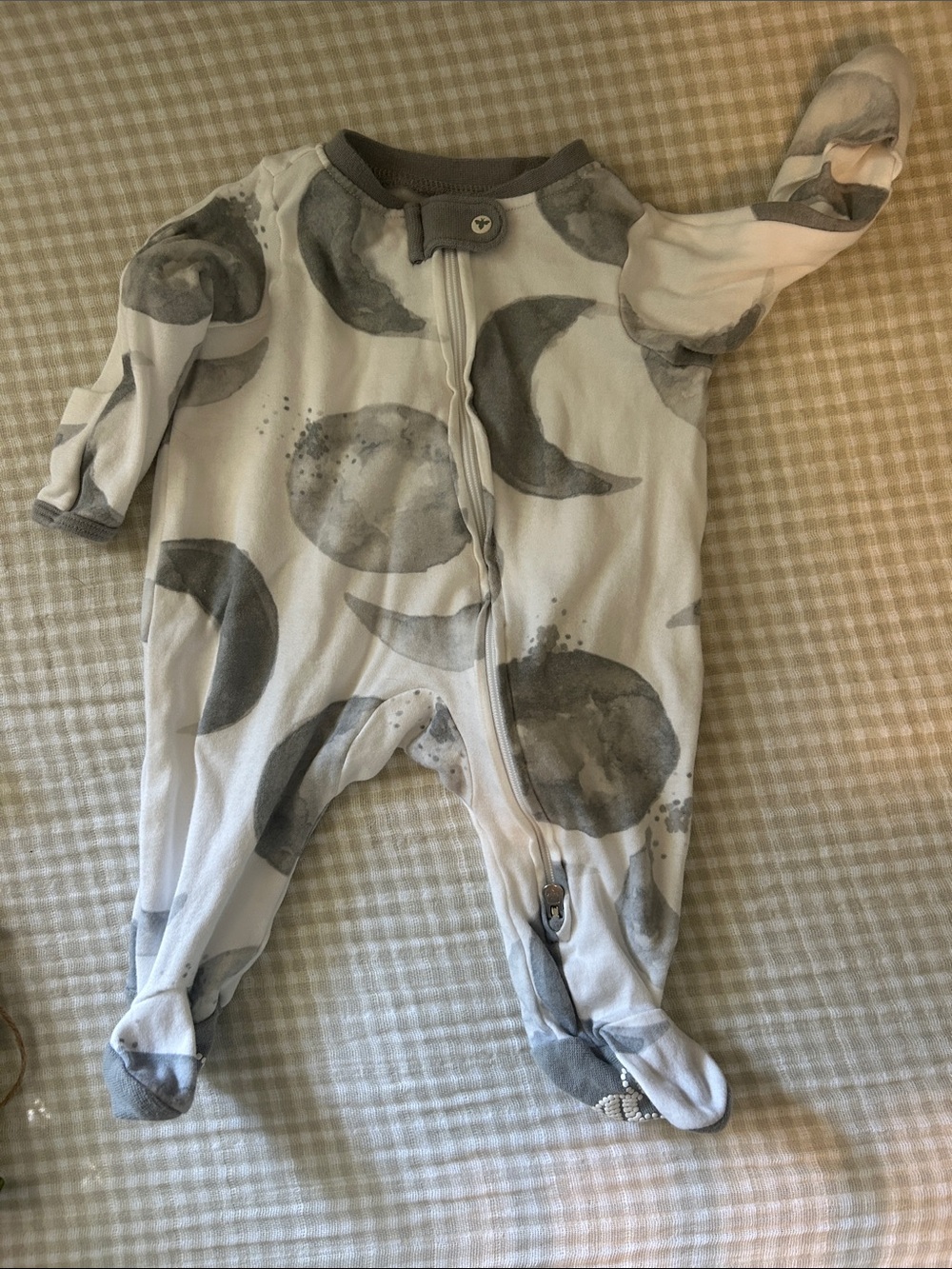Burt’s Bees Baby Zip Footie One-Piece Sleepwear in Gray Moon Print Newborn